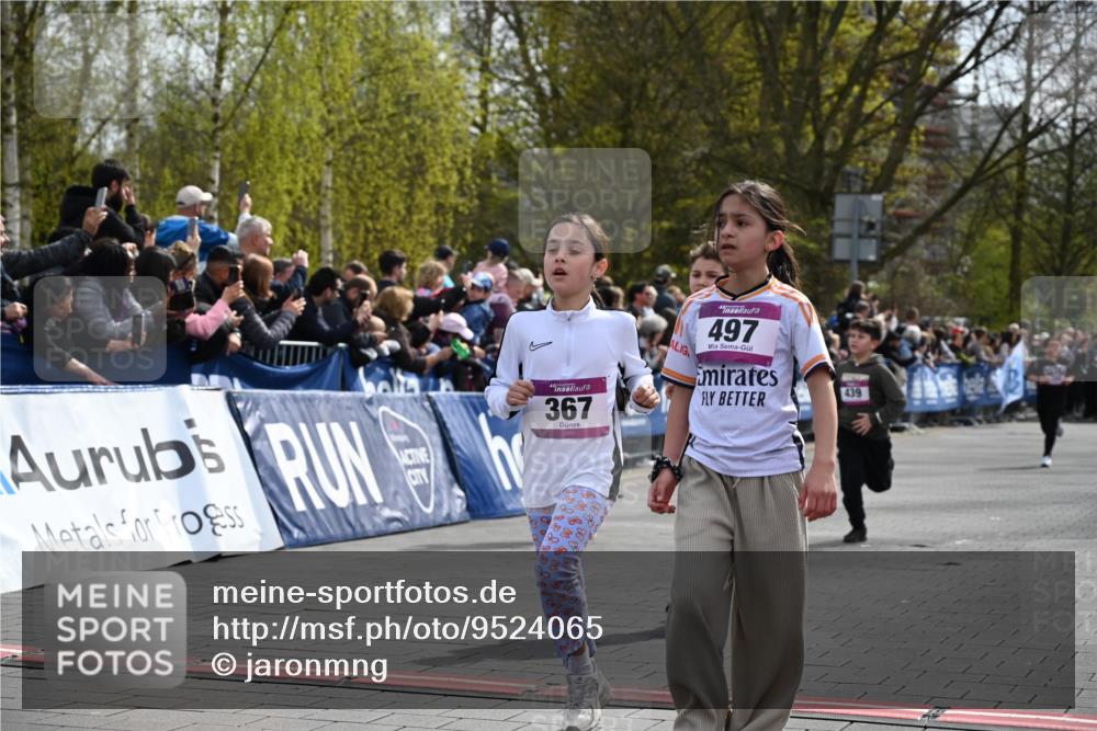 12.04.2026 - 45. Internationalen Wilhelmsburger Insellauf J. Mangold http://msf.ph/oto/9524065 12.04.2026 14:49:48 Ziel 106, 169, 1, 1813, 497, 1808, 406, 1811, 367, 1830, 1848, 439 meine-sportfotos.de