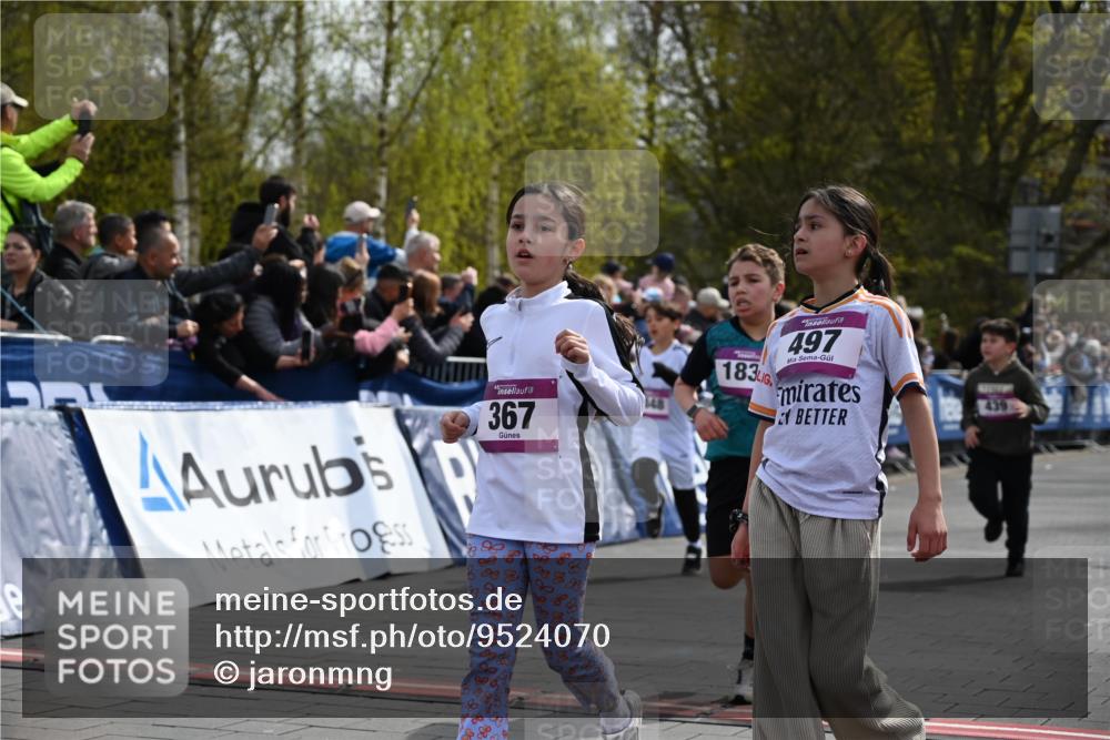 12.04.2026 - 45. Internationalen Wilhelmsburger Insellauf J. Mangold http://msf.ph/oto/9524070 12.04.2026 14:49:49 Ziel 169, 1, 1813, 497, 1808, 406, 1811, 367, 1830, 1848, 439, 389 meine-sportfotos.de