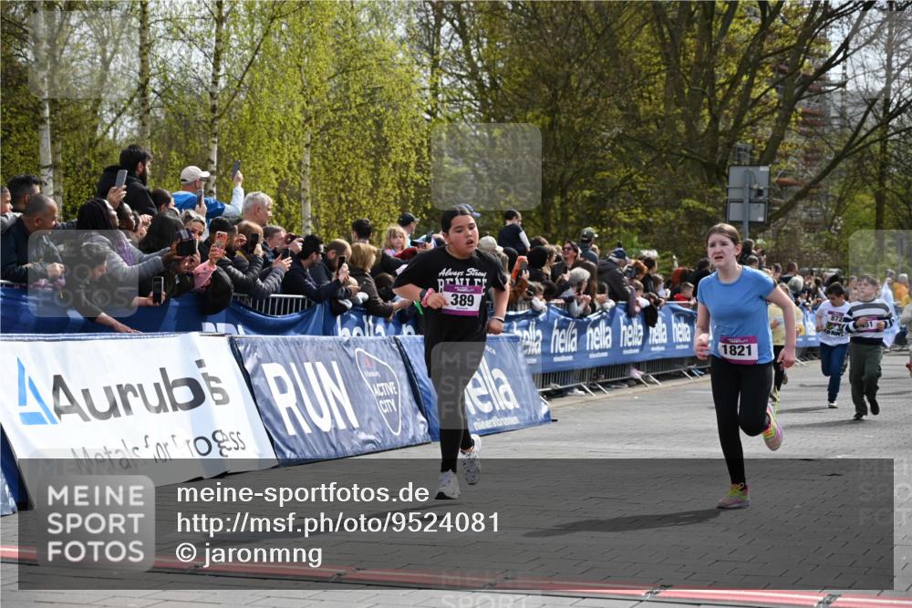 12.04.2026 - 45. Internationalen Wilhelmsburger Insellauf J. Mangold http://msf.ph/oto/9524081 12.04.2026 14:49:53 Ziel 1830, 1848, 439, 389, 1821, 857, 872, 402, 451, 608 meine-sportfotos.de