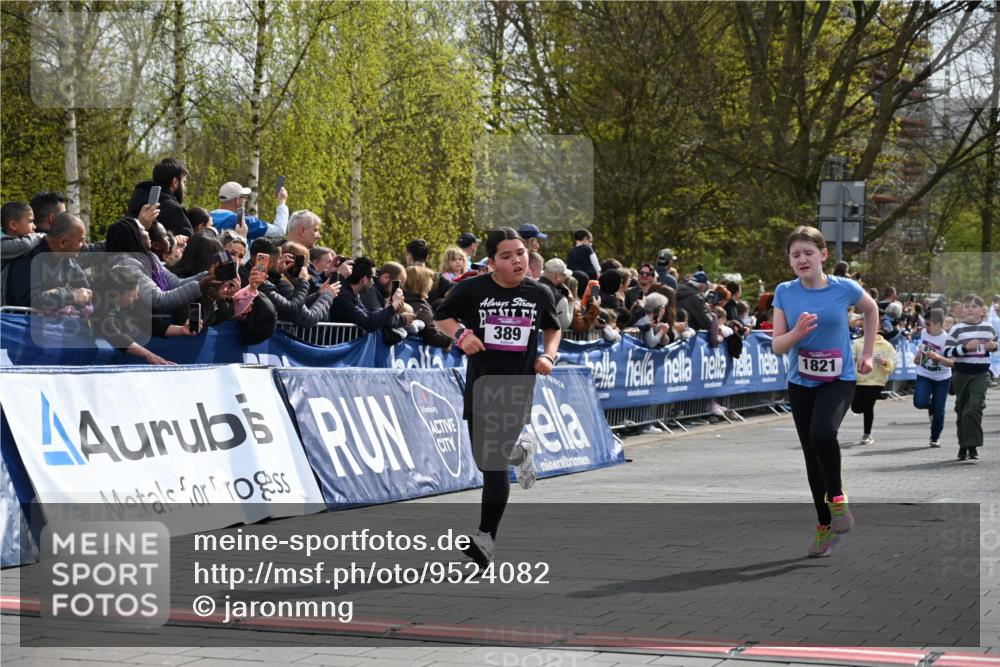 12.04.2026 - 45. Internationalen Wilhelmsburger Insellauf J. Mangold http://msf.ph/oto/9524082 12.04.2026 14:49:53 Ziel 1830, 1848, 439, 389, 1821, 857, 872, 402, 451, 608 meine-sportfotos.de