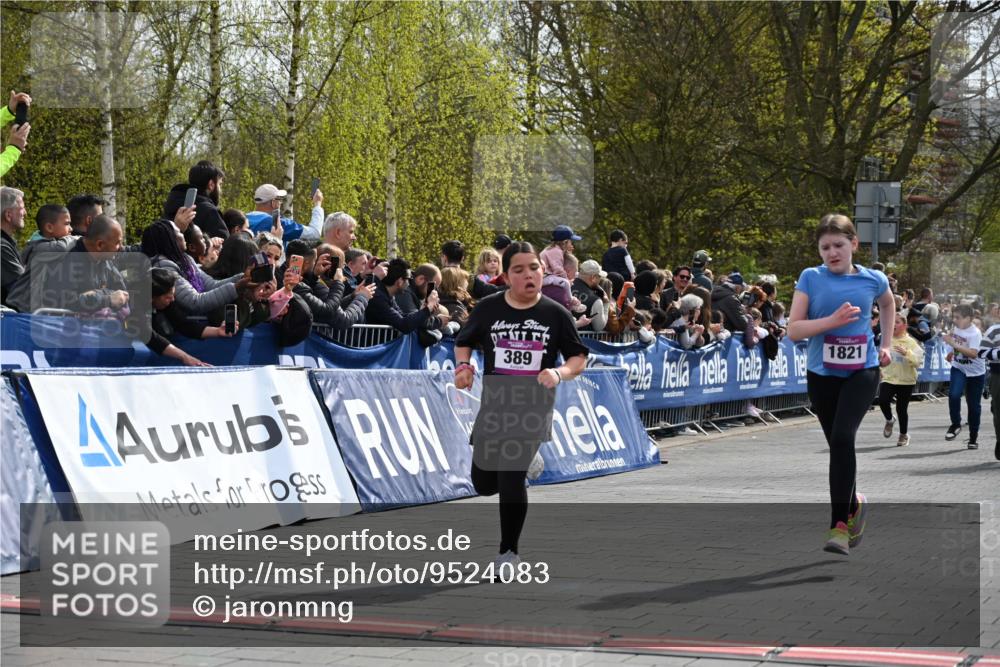 12.04.2026 - 45. Internationalen Wilhelmsburger Insellauf J. Mangold http://msf.ph/oto/9524083 12.04.2026 14:49:53 Ziel 1830, 1848, 439, 389, 1821, 857, 872, 402, 451, 608 meine-sportfotos.de