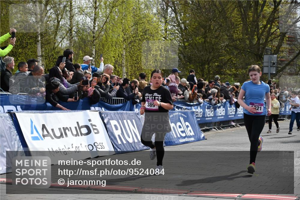 12.04.2026 - 45. Internationalen Wilhelmsburger Insellauf J. Mangold http://msf.ph/oto/9524084 12.04.2026 14:49:53 Ziel 1830, 1848, 439, 389, 1821, 857, 872, 402, 451, 608 meine-sportfotos.de