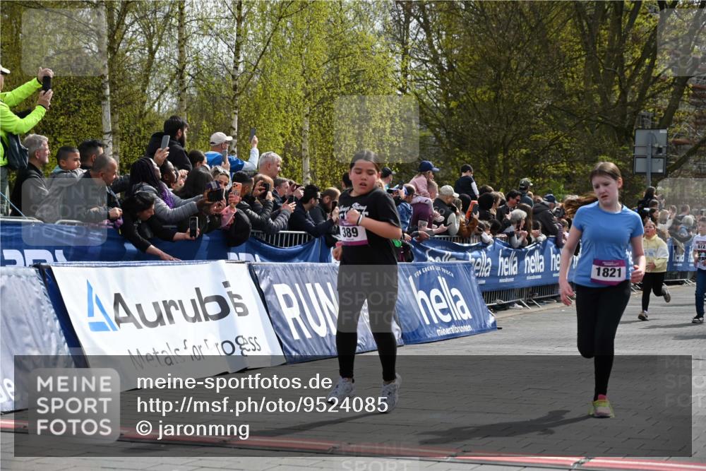 12.04.2026 - 45. Internationalen Wilhelmsburger Insellauf J. Mangold http://msf.ph/oto/9524085 12.04.2026 14:49:54 Ziel 1848, 439, 389, 1821, 857, 872, 402, 451, 608, 466, 878, 849, 861 meine-sportfotos.de