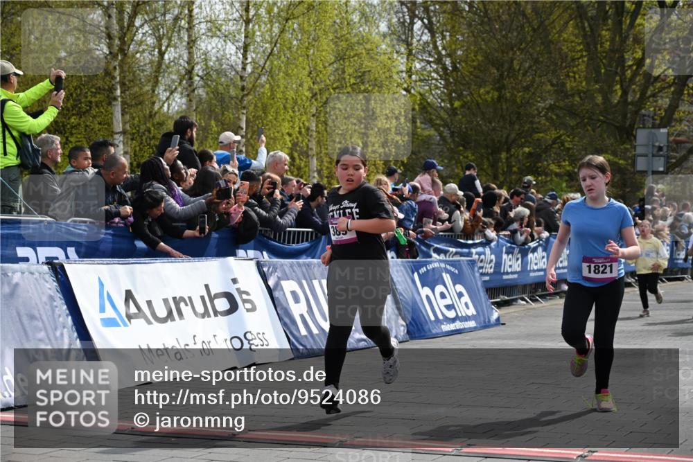 12.04.2026 - 45. Internationalen Wilhelmsburger Insellauf J. Mangold http://msf.ph/oto/9524086 12.04.2026 14:49:54 Ziel 1848, 439, 389, 1821, 857, 872, 402, 451, 608, 466, 878, 849, 861 meine-sportfotos.de