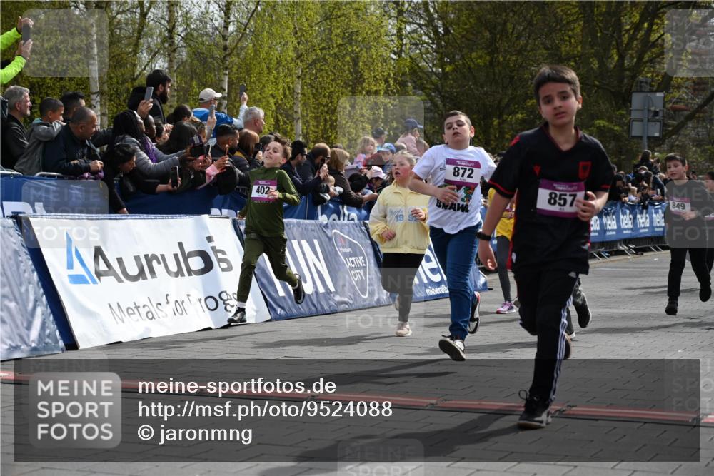 12.04.2026 - 45. Internationalen Wilhelmsburger Insellauf J. Mangold http://msf.ph/oto/9524088 12.04.2026 14:49:56 Ziel 389, 1821, 857, 872, 402, 451, 608, 466, 878, 849, 861, 875, 572, 336, 1036, 1847 meine-sportfotos.de