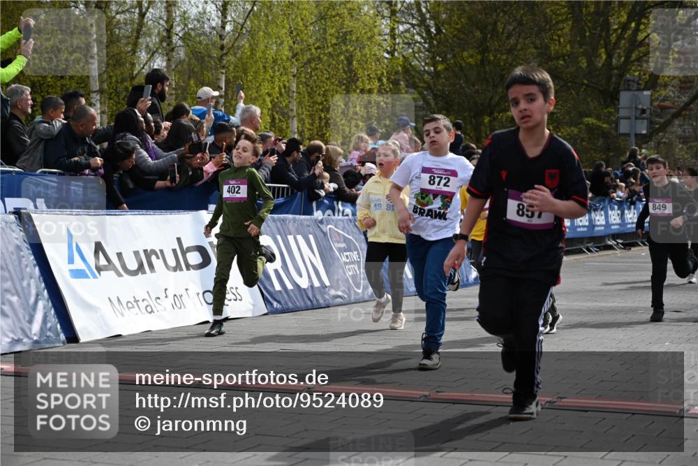 12.04.2026 - 45. Internationalen Wilhelmsburger Insellauf J. Mangold http://msf.ph/oto/9524089 12.04.2026 14:49:56 Ziel 389, 1821, 857, 872, 402, 451, 608, 466, 878, 849, 861, 875, 572, 336, 1036, 1847 meine-sportfotos.de