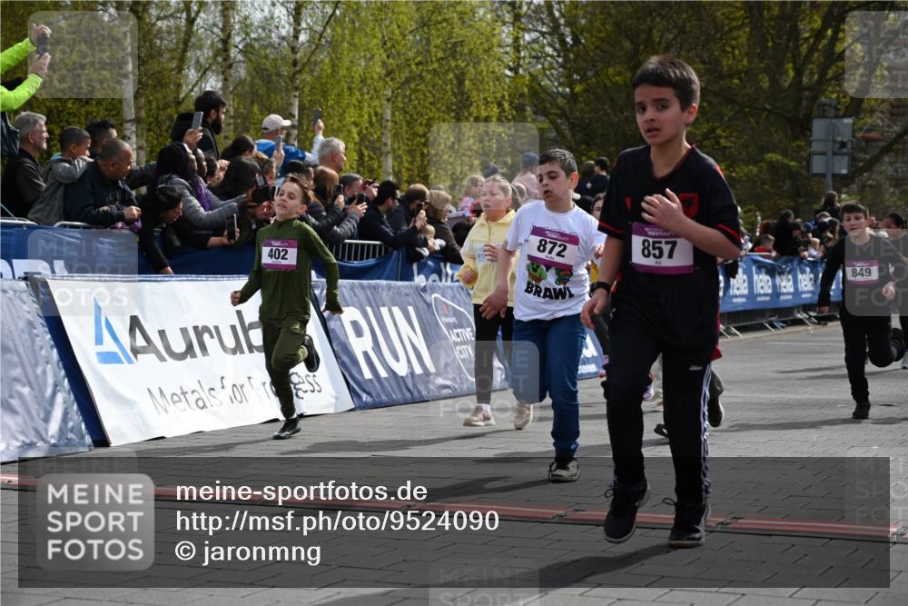 12.04.2026 - 45. Internationalen Wilhelmsburger Insellauf J. Mangold http://msf.ph/oto/9524090 12.04.2026 14:49:56 Ziel 389, 1821, 857, 872, 402, 451, 608, 466, 878, 849, 861, 875, 572, 336, 1036, 1847 meine-sportfotos.de