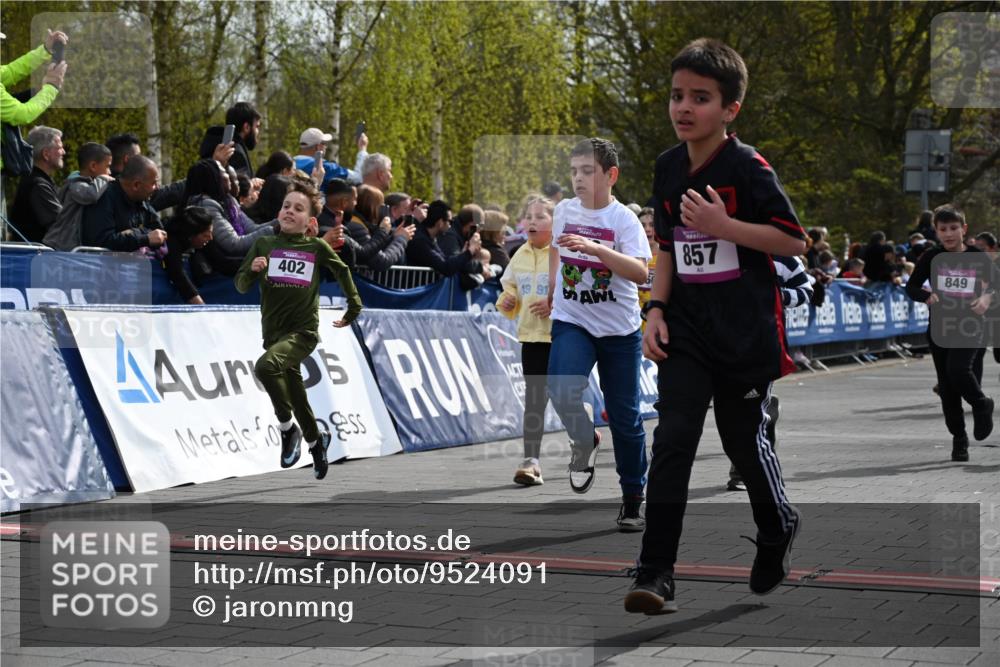 12.04.2026 - 45. Internationalen Wilhelmsburger Insellauf J. Mangold http://msf.ph/oto/9524091 12.04.2026 14:49:56 Ziel 389, 1821, 857, 872, 402, 451, 608, 466, 878, 849, 861, 875, 572, 336, 1036, 1847 meine-sportfotos.de