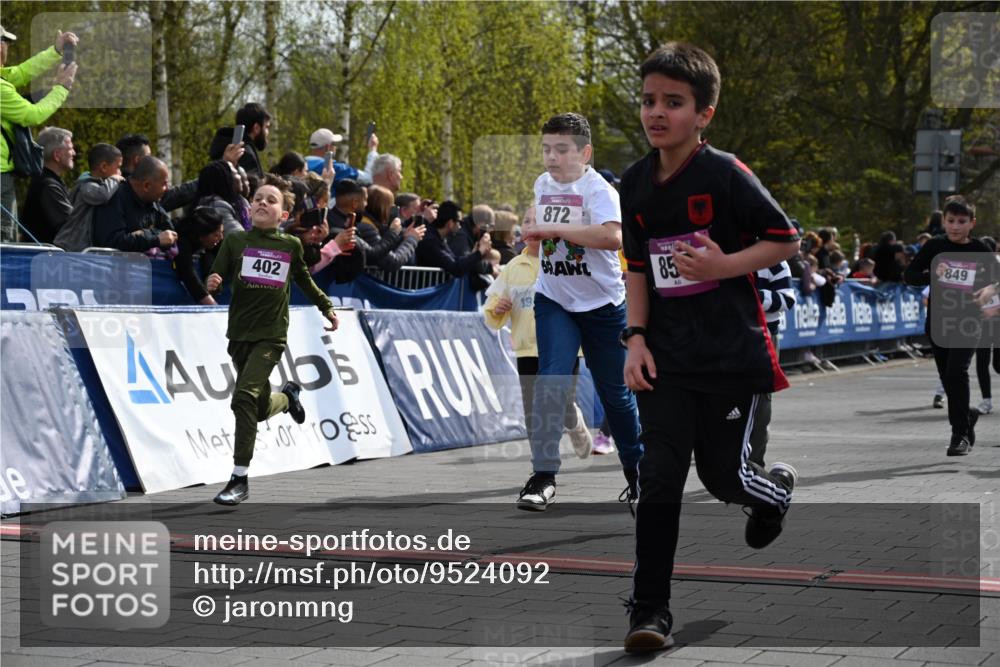 12.04.2026 - 45. Internationalen Wilhelmsburger Insellauf J. Mangold http://msf.ph/oto/9524092 12.04.2026 14:49:57 Ziel 389, 1821, 857, 872, 402, 451, 608, 466, 878, 849, 861, 875, 572, 336, 1036, 1847, 400 meine-sportfotos.de