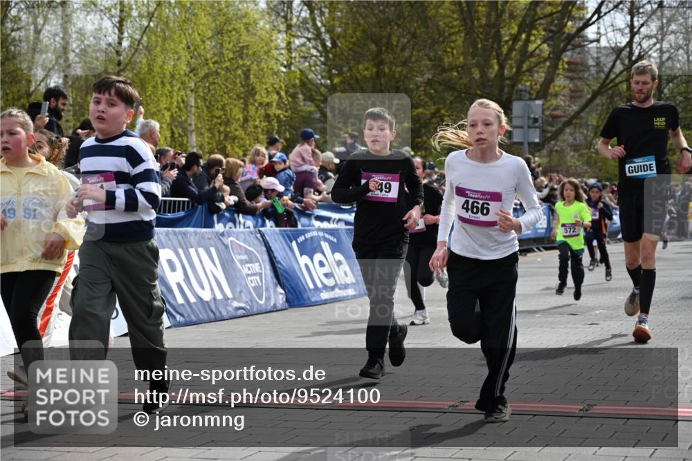 12.04.2026 - 45. Internationalen Wilhelmsburger Insellauf J. Mangold http://msf.ph/oto/9524100 12.04.2026 14:49:58 Ziel 1821, 857, 872, 402, 451, 608, 466, 878, 849, 861, 875, 572, 336, 1036, 1847, 400, 672 meine-sportfotos.de