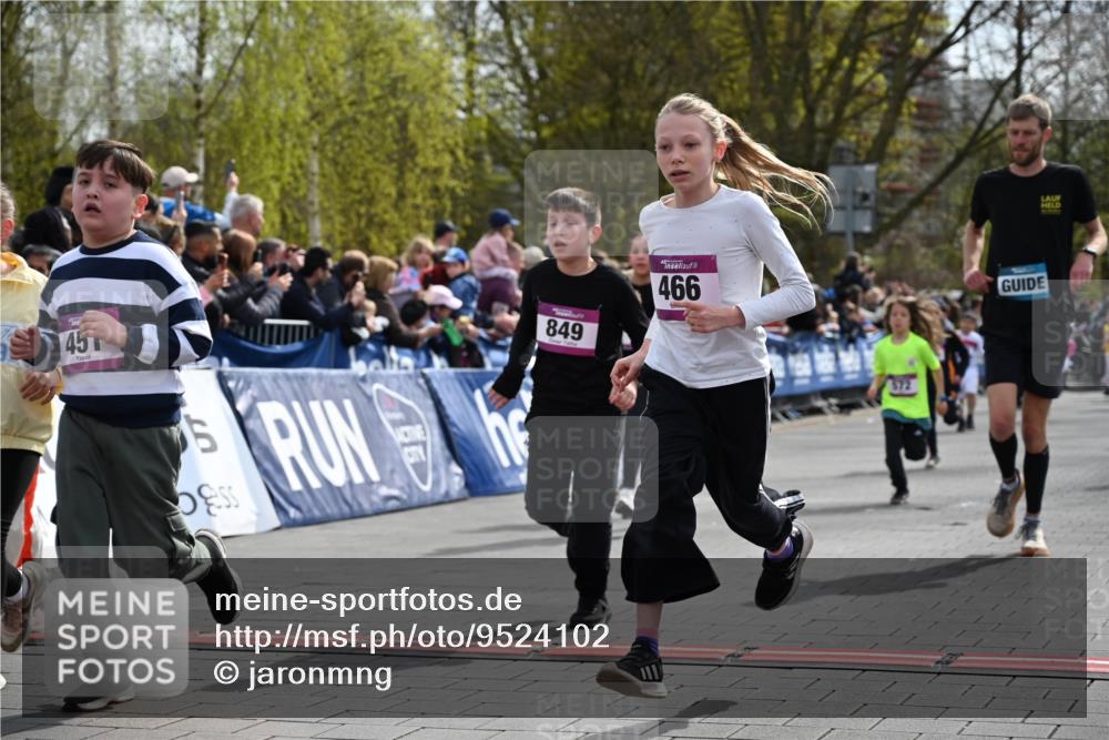 12.04.2026 - 45. Internationalen Wilhelmsburger Insellauf J. Mangold http://msf.ph/oto/9524102 12.04.2026 14:49:58 Ziel 1821, 857, 872, 402, 451, 608, 466, 878, 849, 861, 875, 572, 336, 1036, 1847, 400, 672 meine-sportfotos.de