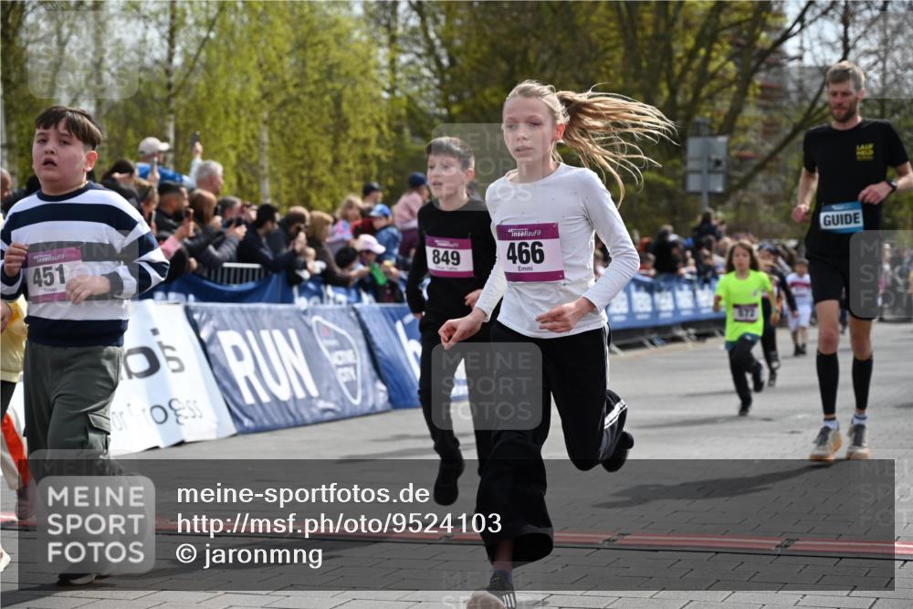 12.04.2026 - 45. Internationalen Wilhelmsburger Insellauf J. Mangold http://msf.ph/oto/9524103 12.04.2026 14:49:58 Ziel 1821, 857, 872, 402, 451, 608, 466, 878, 849, 861, 875, 572, 336, 1036, 1847, 400, 672 meine-sportfotos.de