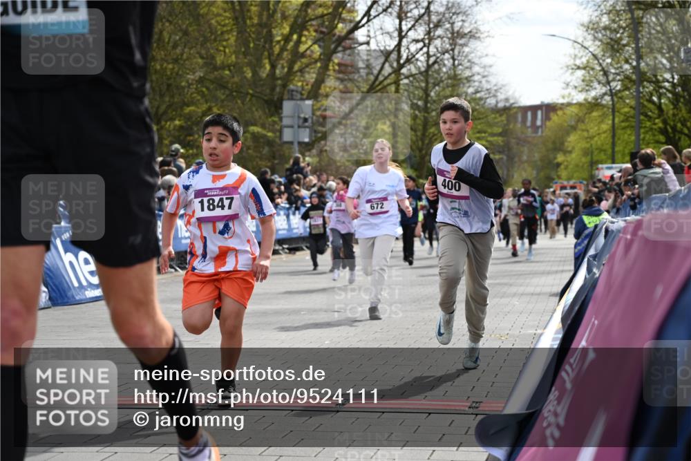12.04.2026 - 45. Internationalen Wilhelmsburger Insellauf J. Mangold http://msf.ph/oto/9524111 12.04.2026 14:50:01 Ziel 402, 451, 608, 466, 878, 849, 861, 875, 572, 336, 1036, 1847, 400, 672, 368, 898, 1039 meine-sportfotos.de