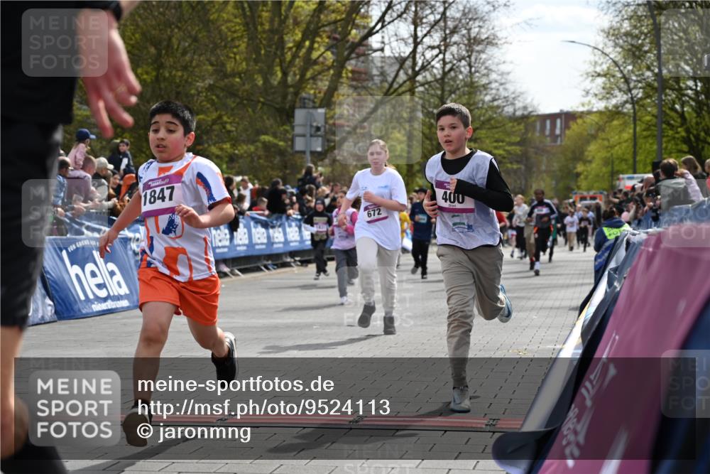 12.04.2026 - 45. Internationalen Wilhelmsburger Insellauf J. Mangold http://msf.ph/oto/9524113 12.04.2026 14:50:01 Ziel 402, 451, 608, 466, 878, 849, 861, 875, 572, 336, 1036, 1847, 400, 672, 368, 898, 1039 meine-sportfotos.de