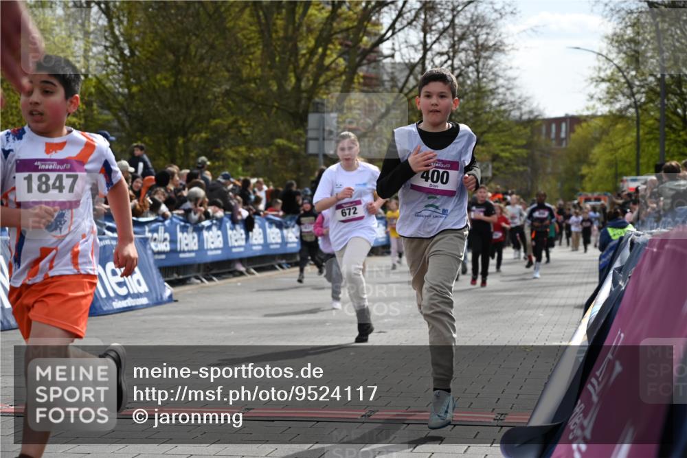 12.04.2026 - 45. Internationalen Wilhelmsburger Insellauf J. Mangold http://msf.ph/oto/9524117 12.04.2026 14:50:01 Ziel 402, 451, 608, 466, 878, 849, 861, 875, 572, 336, 1036, 1847, 400, 672, 368, 898, 1039 meine-sportfotos.de