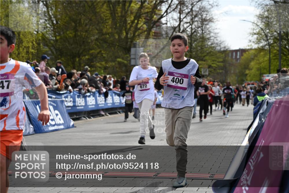 12.04.2026 - 45. Internationalen Wilhelmsburger Insellauf J. Mangold http://msf.ph/oto/9524118 12.04.2026 14:50:01 Ziel 402, 451, 608, 466, 878, 849, 861, 875, 572, 336, 1036, 1847, 400, 672, 368, 898, 1039 meine-sportfotos.de