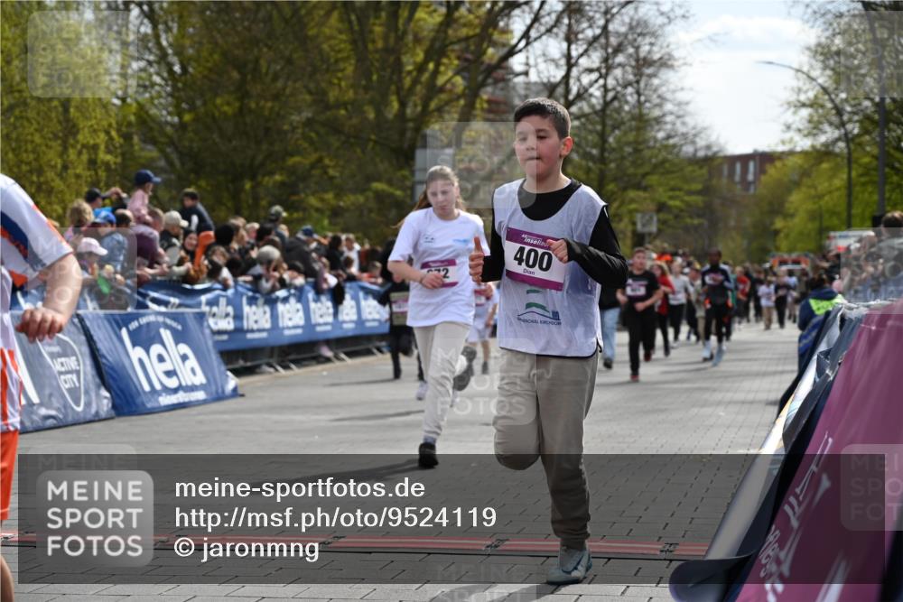 12.04.2026 - 45. Internationalen Wilhelmsburger Insellauf J. Mangold http://msf.ph/oto/9524119 12.04.2026 14:50:01 Ziel 402, 451, 608, 466, 878, 849, 861, 875, 572, 336, 1036, 1847, 400, 672, 368, 898, 1039 meine-sportfotos.de