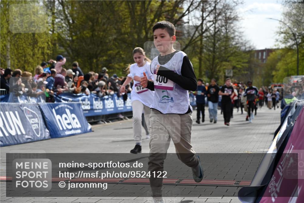 12.04.2026 - 45. Internationalen Wilhelmsburger Insellauf J. Mangold http://msf.ph/oto/9524122 12.04.2026 14:50:01 Ziel 402, 451, 608, 466, 878, 849, 861, 875, 572, 336, 1036, 1847, 400, 672, 368, 898, 1039 meine-sportfotos.de