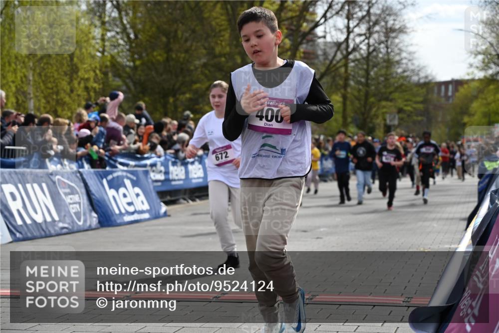12.04.2026 - 45. Internationalen Wilhelmsburger Insellauf J. Mangold http://msf.ph/oto/9524124 12.04.2026 14:50:02 Ziel 466, 878, 849, 861, 875, 572, 336, 1036, 1847, 400, 672, 368, 898, 1039, 901, 131 meine-sportfotos.de