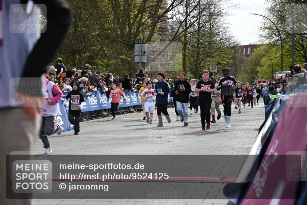 12.04.2026 - 45. Internationalen Wilhelmsburger Insellauf J. Mangold http://msf.ph/oto/9524125 12.04.2026 14:50:03 Ziel 875, 572, 336, 1036, 1847, 400, 672, 368, 898, 1039, 901, 131, 1061, 624, 1825 meine-sportfotos.de