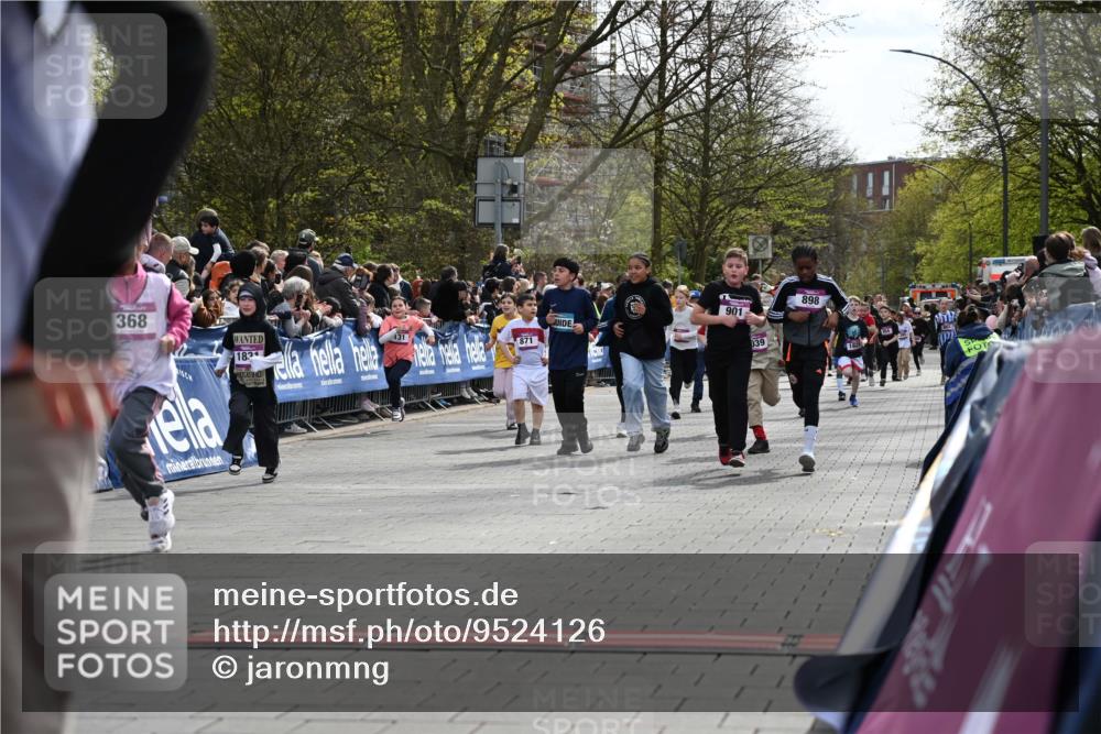12.04.2026 - 45. Internationalen Wilhelmsburger Insellauf J. Mangold http://msf.ph/oto/9524126 12.04.2026 14:50:03 Ziel 875, 572, 336, 1036, 1847, 400, 672, 368, 898, 1039, 901, 131, 1061, 624, 1825 meine-sportfotos.de