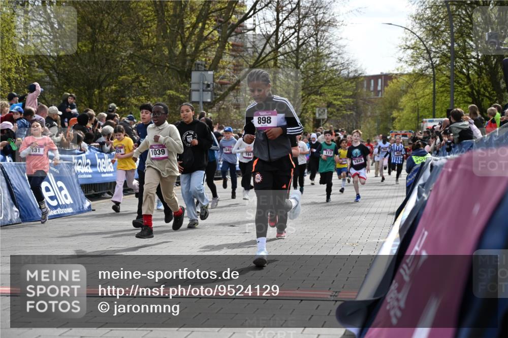12.04.2026 - 45. Internationalen Wilhelmsburger Insellauf J. Mangold http://msf.ph/oto/9524129 12.04.2026 14:50:05 Ziel 400, 672, 368, 898, 1039, 901, 131, 1061, 624, 1825, 141, 164, 113, 1845, 1849, 1810, 352 meine-sportfotos.de