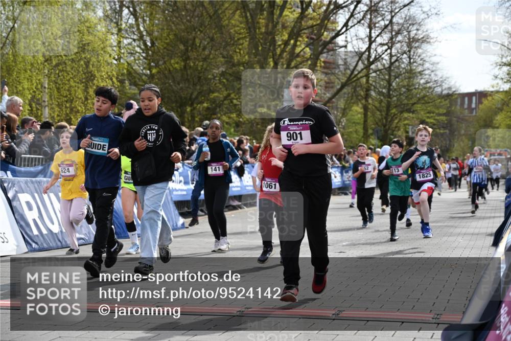 12.04.2026 - 45. Internationalen Wilhelmsburger Insellauf J. Mangold http://msf.ph/oto/9524142 12.04.2026 14:50:06 Ziel 672, 368, 898, 1039, 901, 131, 1061, 624, 1825, 141, 164, 113, 1845, 1849, 1810, 352, 902, 1814, 860 meine-sportfotos.de