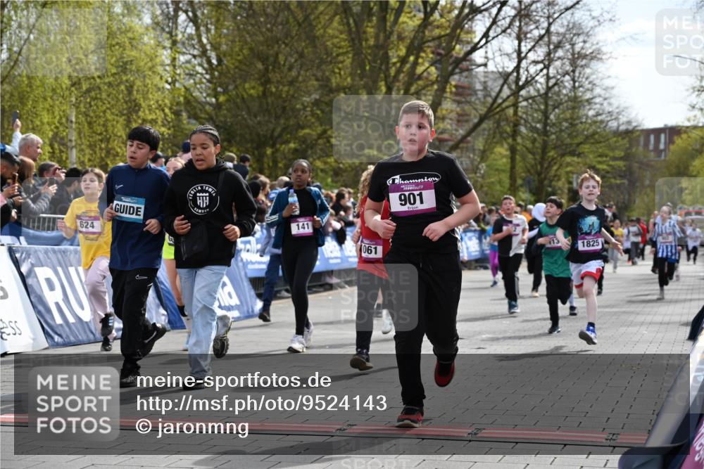 12.04.2026 - 45. Internationalen Wilhelmsburger Insellauf J. Mangold http://msf.ph/oto/9524143 12.04.2026 14:50:06 Ziel 672, 368, 898, 1039, 901, 131, 1061, 624, 1825, 141, 164, 113, 1845, 1849, 1810, 352, 902, 1814, 860 meine-sportfotos.de