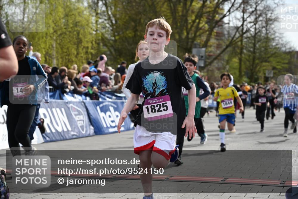 12.04.2026 - 45. Internationalen Wilhelmsburger Insellauf J. Mangold http://msf.ph/oto/9524150 12.04.2026 14:50:08 Ziel 898, 1039, 901, 131, 1061, 624, 1825, 141, 164, 113, 1845, 1849, 1810, 352, 902, 1814, 860, 854, 885, 1801, 138, 355, 856 meine-sportfotos.de
