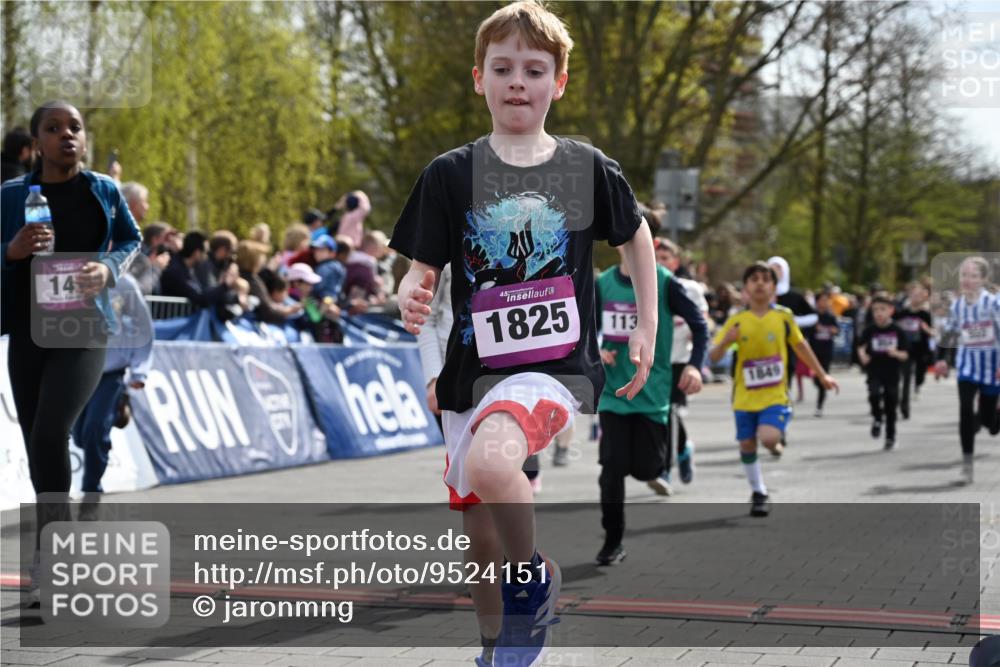 12.04.2026 - 45. Internationalen Wilhelmsburger Insellauf J. Mangold http://msf.ph/oto/9524151 12.04.2026 14:50:08 Ziel 898, 1039, 901, 131, 1061, 624, 1825, 141, 164, 113, 1845, 1849, 1810, 352, 902, 1814, 860, 854, 885, 1801, 138, 355, 856 meine-sportfotos.de