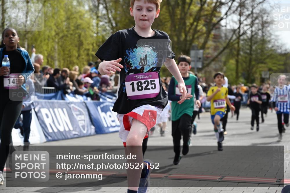 12.04.2026 - 45. Internationalen Wilhelmsburger Insellauf J. Mangold http://msf.ph/oto/9524152 12.04.2026 14:50:08 Ziel 898, 1039, 901, 131, 1061, 624, 1825, 141, 164, 113, 1845, 1849, 1810, 352, 902, 1814, 860, 854, 885, 1801, 138, 355, 856 meine-sportfotos.de