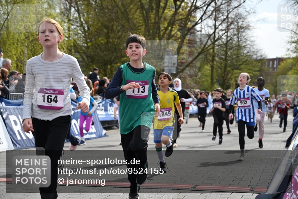 12.04.2026 - 45. Internationalen Wilhelmsburger Insellauf J. Mangold http://msf.ph/oto/9524155 12.04.2026 14:50:09 Ziel 898, 1039, 901, 131, 1061, 624, 1825, 141, 164, 113, 1845, 1849, 1810, 352, 902, 1814, 860, 854, 885, 1801, 138, 355, 856, 1038, 516, 445 meine-sportfotos.de