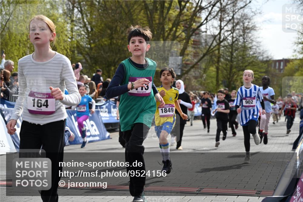 12.04.2026 - 45. Internationalen Wilhelmsburger Insellauf J. Mangold http://msf.ph/oto/9524156 12.04.2026 14:50:09 Ziel 898, 1039, 901, 131, 1061, 624, 1825, 141, 164, 113, 1845, 1849, 1810, 352, 902, 1814, 860, 854, 885, 1801, 138, 355, 856, 1038, 516, 445 meine-sportfotos.de