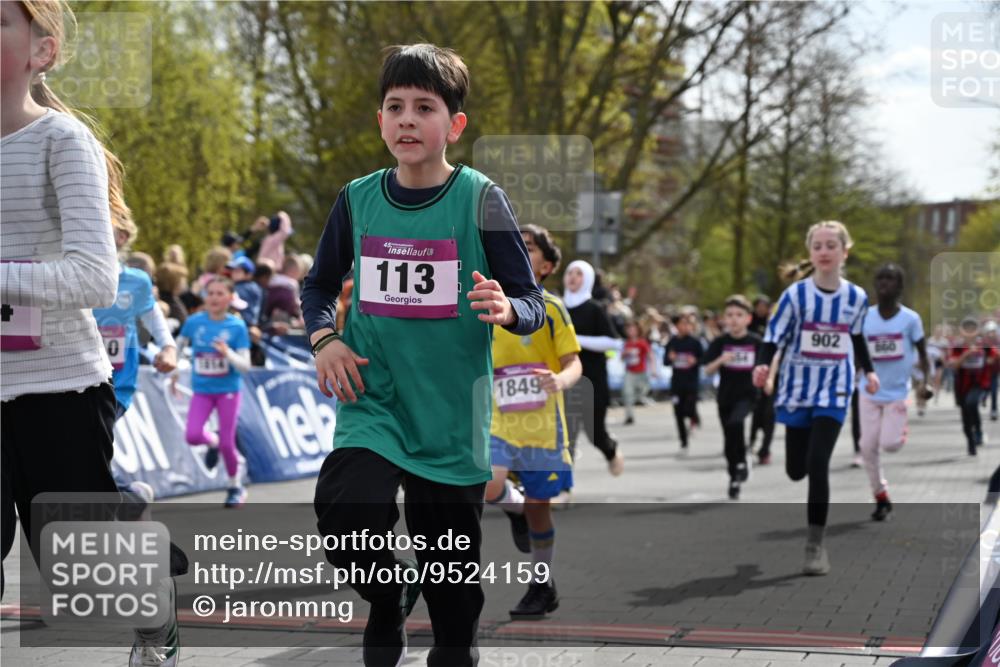 12.04.2026 - 45. Internationalen Wilhelmsburger Insellauf J. Mangold http://msf.ph/oto/9524159 12.04.2026 14:50:09 Ziel 898, 1039, 901, 131, 1061, 624, 1825, 141, 164, 113, 1845, 1849, 1810, 352, 902, 1814, 860, 854, 885, 1801, 138, 355, 856, 1038, 516, 445 meine-sportfotos.de