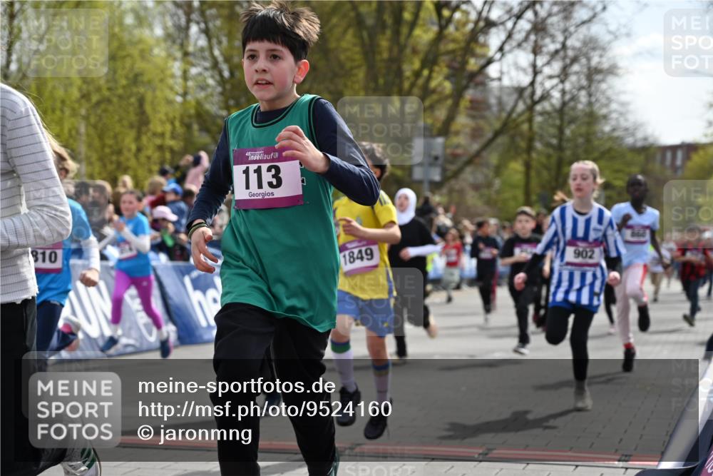 12.04.2026 - 45. Internationalen Wilhelmsburger Insellauf J. Mangold http://msf.ph/oto/9524160 12.04.2026 14:50:09 Ziel 898, 1039, 901, 131, 1061, 624, 1825, 141, 164, 113, 1845, 1849, 1810, 352, 902, 1814, 860, 854, 885, 1801, 138, 355, 856, 1038, 516, 445 meine-sportfotos.de