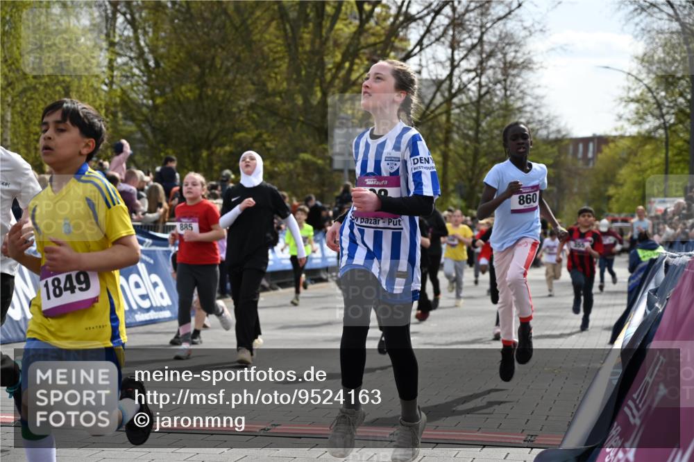 12.04.2026 - 45. Internationalen Wilhelmsburger Insellauf J. Mangold http://msf.ph/oto/9524163 12.04.2026 14:50:10 Ziel 901, 131, 1061, 624, 1825, 141, 164, 113, 1845, 1849, 1810, 352, 902, 1814, 860, 854, 885, 1801, 138, 355, 856, 1038, 516, 445, 395, 600, 168, 396, 871 meine-sportfotos.de