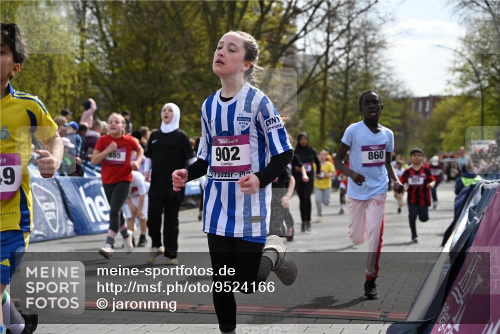 12.04.2026 - 45. Internationalen Wilhelmsburger Insellauf J. Mangold http://msf.ph/oto/9524166 12.04.2026 14:50:10 Ziel 901, 131, 1061, 624, 1825, 141, 164, 113, 1845, 1849, 1810, 352, 902, 1814, 860, 854, 885, 1801, 138, 355, 856, 1038, 516, 445, 395, 600, 168, 396, 871 meine-sportfotos.de