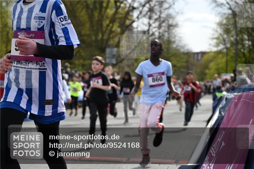 12.04.2026 - 45. Internationalen Wilhelmsburger Insellauf J. Mangold http://msf.ph/oto/9524168 12.04.2026 14:50:11 Ziel 1061, 624, 1825, 141, 164, 113, 1845, 1849, 1810, 352, 902, 1814, 860, 854, 885, 1801, 138, 355, 856, 1038, 516, 445, 395, 600, 168, 396, 871 meine-sportfotos.de
