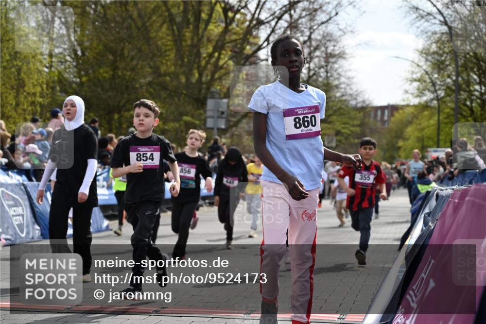 12.04.2026 - 45. Internationalen Wilhelmsburger Insellauf J. Mangold http://msf.ph/oto/9524173 12.04.2026 14:50:11 Ziel 1061, 624, 1825, 141, 164, 113, 1845, 1849, 1810, 352, 902, 1814, 860, 854, 885, 1801, 138, 355, 856, 1038, 516, 445, 395, 600, 168, 396, 871 meine-sportfotos.de