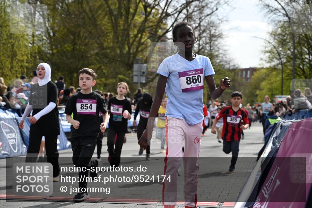 12.04.2026 - 45. Internationalen Wilhelmsburger Insellauf J. Mangold http://msf.ph/oto/9524174 12.04.2026 14:50:11 Ziel 1061, 624, 1825, 141, 164, 113, 1845, 1849, 1810, 352, 902, 1814, 860, 854, 885, 1801, 138, 355, 856, 1038, 516, 445, 395, 600, 168, 396, 871 meine-sportfotos.de