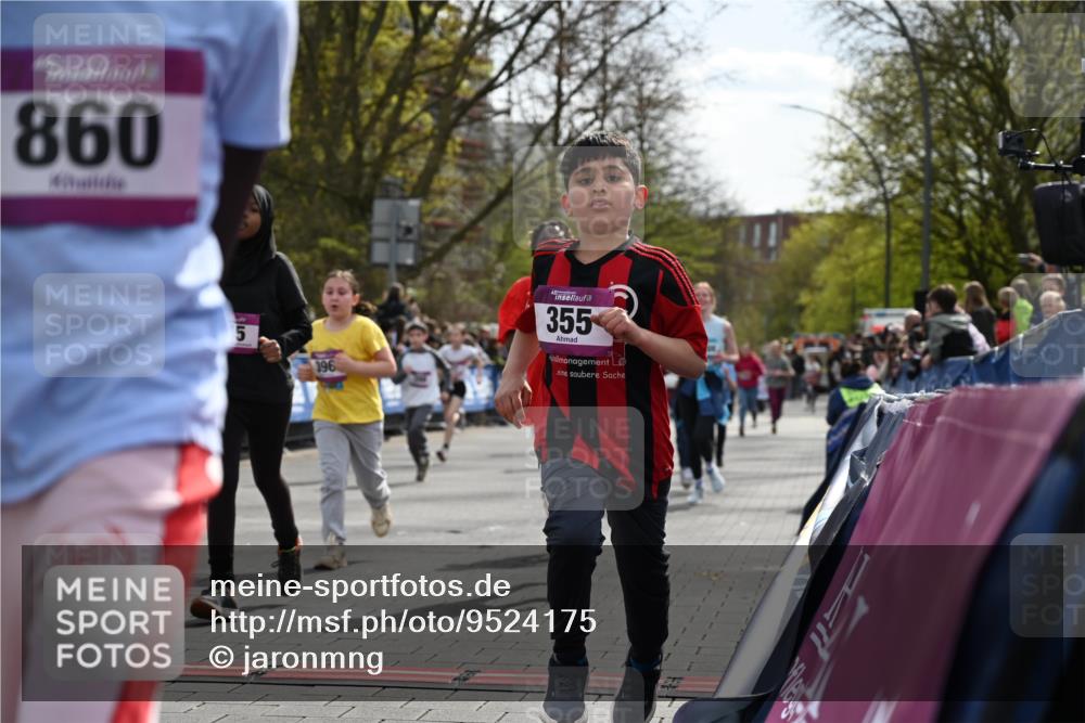 12.04.2026 - 45. Internationalen Wilhelmsburger Insellauf J. Mangold http://msf.ph/oto/9524175 12.04.2026 14:50:13 Ziel 1849, 1810, 352, 902, 1814, 860, 854, 885, 1801, 138, 355, 856, 1038, 516, 445, 395, 600, 168, 396, 871, 173, 369, 21, 403, 398, 1064 meine-sportfotos.de