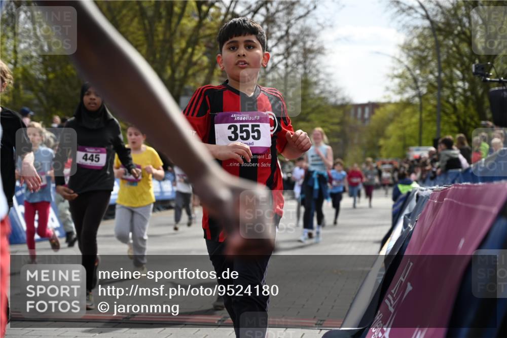 12.04.2026 - 45. Internationalen Wilhelmsburger Insellauf J. Mangold http://msf.ph/oto/9524180 12.04.2026 14:50:13 Ziel 1849, 1810, 352, 902, 1814, 860, 854, 885, 1801, 138, 355, 856, 1038, 516, 445, 395, 600, 168, 396, 871, 173, 369, 21, 403, 398, 1064 meine-sportfotos.de