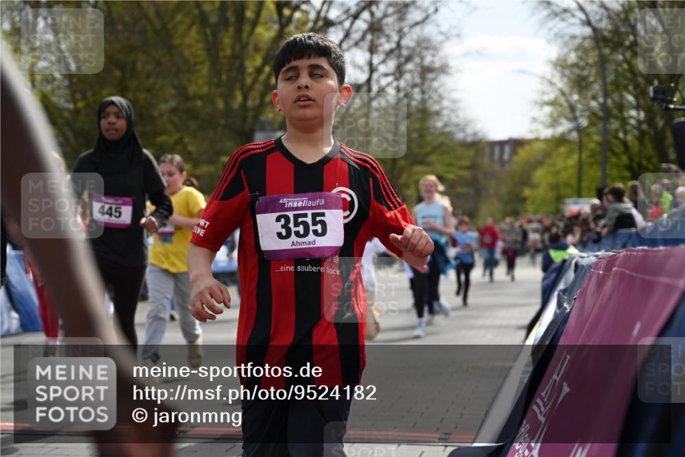 12.04.2026 - 45. Internationalen Wilhelmsburger Insellauf J. Mangold http://msf.ph/oto/9524182 12.04.2026 14:50:14 Ziel 902, 1814, 860, 854, 885, 1801, 138, 355, 856, 1038, 516, 445, 395, 600, 168, 396, 871, 173, 369, 21, 403, 398, 1064, 667, 661 meine-sportfotos.de