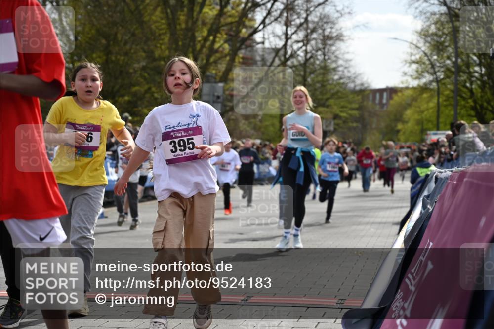 12.04.2026 - 45. Internationalen Wilhelmsburger Insellauf J. Mangold http://msf.ph/oto/9524183 12.04.2026 14:50:15 Ziel 854, 885, 1801, 138, 355, 856, 1038, 516, 445, 395, 600, 168, 396, 871, 173, 369, 21, 403, 398, 1064, 667, 661, 1829 meine-sportfotos.de