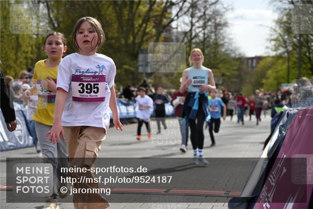 12.04.2026 - 45. Internationalen Wilhelmsburger Insellauf J. Mangold http://msf.ph/oto/9524187 12.04.2026 14:50:15 Ziel 854, 885, 1801, 138, 355, 856, 1038, 516, 445, 395, 600, 168, 396, 871, 173, 369, 21, 403, 398, 1064, 667, 661, 1829 meine-sportfotos.de