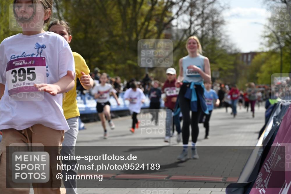 12.04.2026 - 45. Internationalen Wilhelmsburger Insellauf J. Mangold http://msf.ph/oto/9524189 12.04.2026 14:50:15 Ziel 854, 885, 1801, 138, 355, 856, 1038, 516, 445, 395, 600, 168, 396, 871, 173, 369, 21, 403, 398, 1064, 667, 661, 1829 meine-sportfotos.de