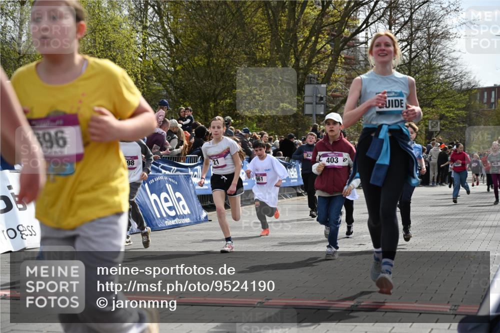 12.04.2026 - 45. Internationalen Wilhelmsburger Insellauf J. Mangold http://msf.ph/oto/9524190 12.04.2026 14:50:16 Ziel 1801, 138, 355, 856, 1038, 516, 445, 395, 600, 168, 396, 871, 173, 369, 21, 403, 398, 1064, 667, 661, 1829, 561, 469 meine-sportfotos.de