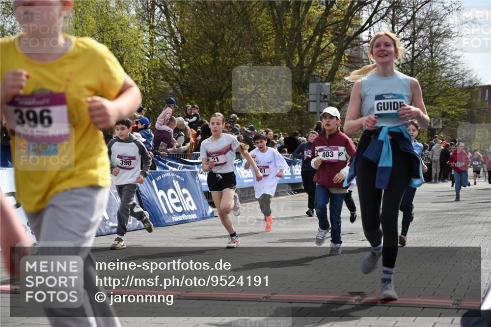 12.04.2026 - 45. Internationalen Wilhelmsburger Insellauf J. Mangold http://msf.ph/oto/9524191 12.04.2026 14:50:16 Ziel 1801, 138, 355, 856, 1038, 516, 445, 395, 600, 168, 396, 871, 173, 369, 21, 403, 398, 1064, 667, 661, 1829, 561, 469 meine-sportfotos.de