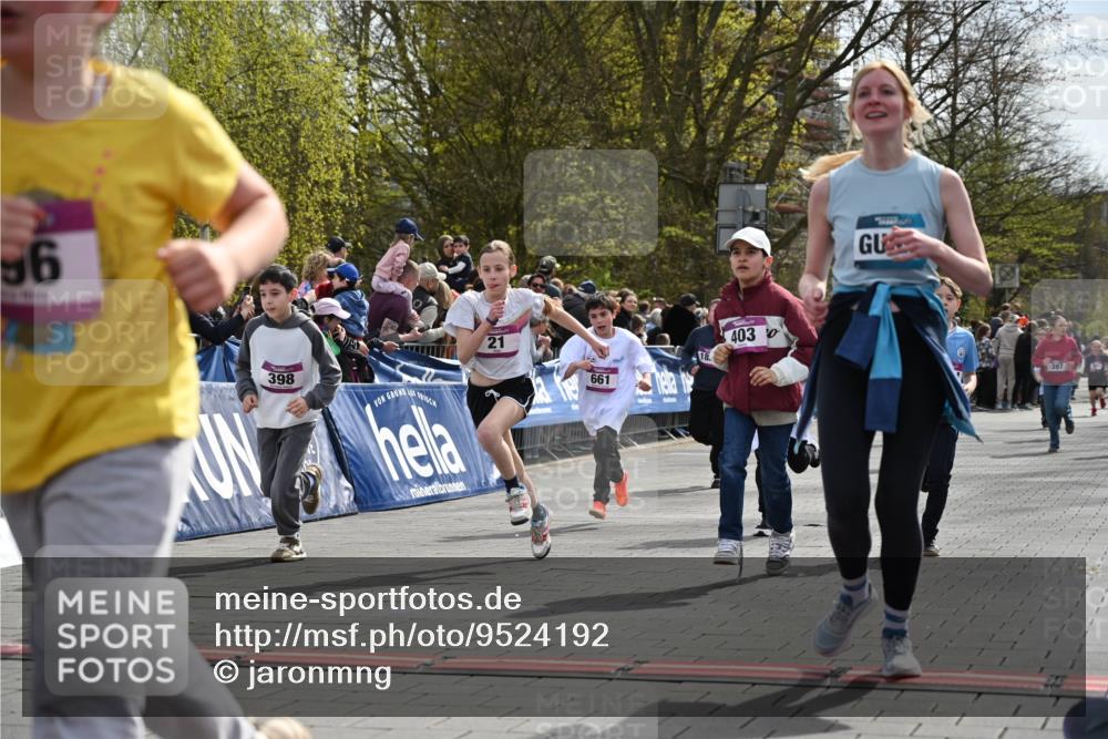 12.04.2026 - 45. Internationalen Wilhelmsburger Insellauf J. Mangold http://msf.ph/oto/9524192 12.04.2026 14:50:16 Ziel 1801, 138, 355, 856, 1038, 516, 445, 395, 600, 168, 396, 871, 173, 369, 21, 403, 398, 1064, 667, 661, 1829, 561, 469 meine-sportfotos.de
