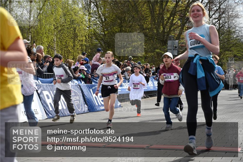 12.04.2026 - 45. Internationalen Wilhelmsburger Insellauf J. Mangold http://msf.ph/oto/9524194 12.04.2026 14:50:16 Ziel 1801, 138, 355, 856, 1038, 516, 445, 395, 600, 168, 396, 871, 173, 369, 21, 403, 398, 1064, 667, 661, 1829, 561, 469 meine-sportfotos.de